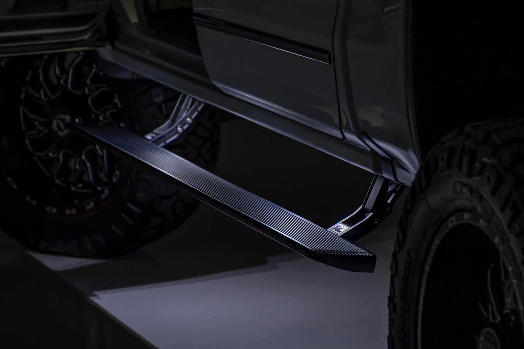 Power Running Boards | HT-Series | Crew Cab | Chevy/GMC 1500/2500HD/3500HD 2WD/4WD — view 6