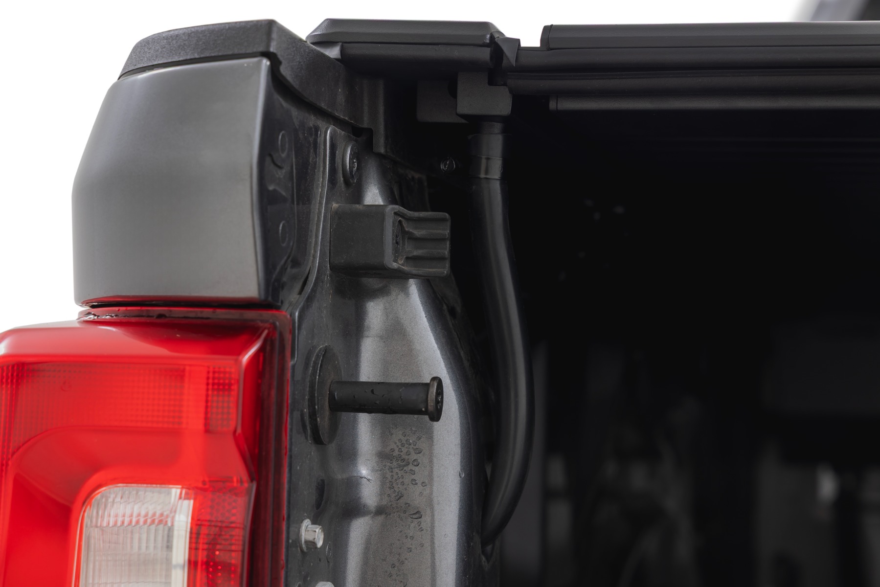 Manual Retractable Bed Cover | 6'10" Bed | Ford F-250/F-350 Super Duty (17-26) — view 6