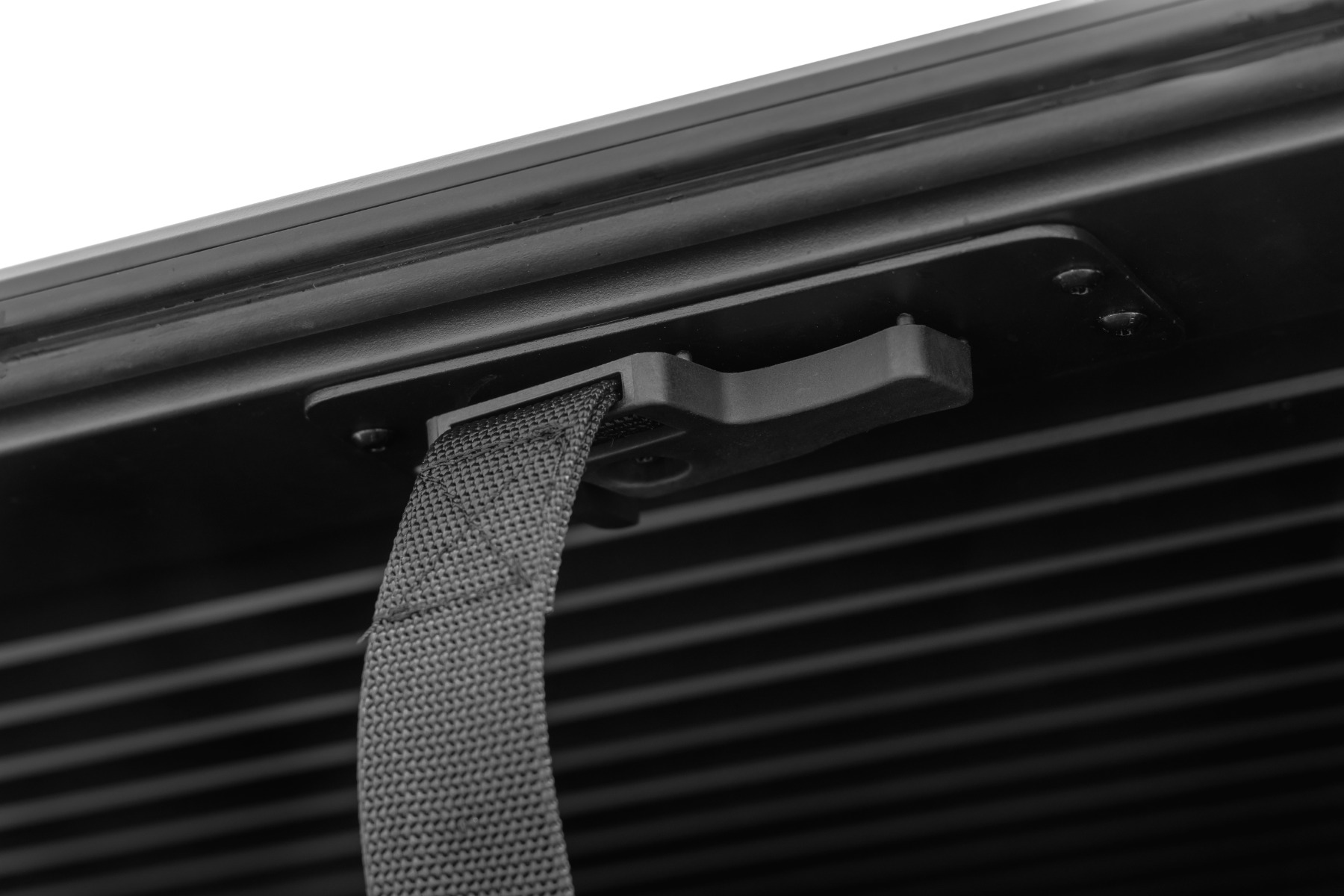 Manual Retractable Bed Cover | 5'10" Bed | Chevy/GMC Sierra 1500 (19-26)/Silverado 1500 (19-26) — view 5