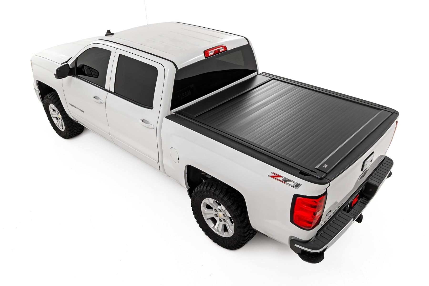 Manual Retractable Bed Cover | 5'9" Bed | Chevy/GMC 1500 (14-18 & Classic) view 4