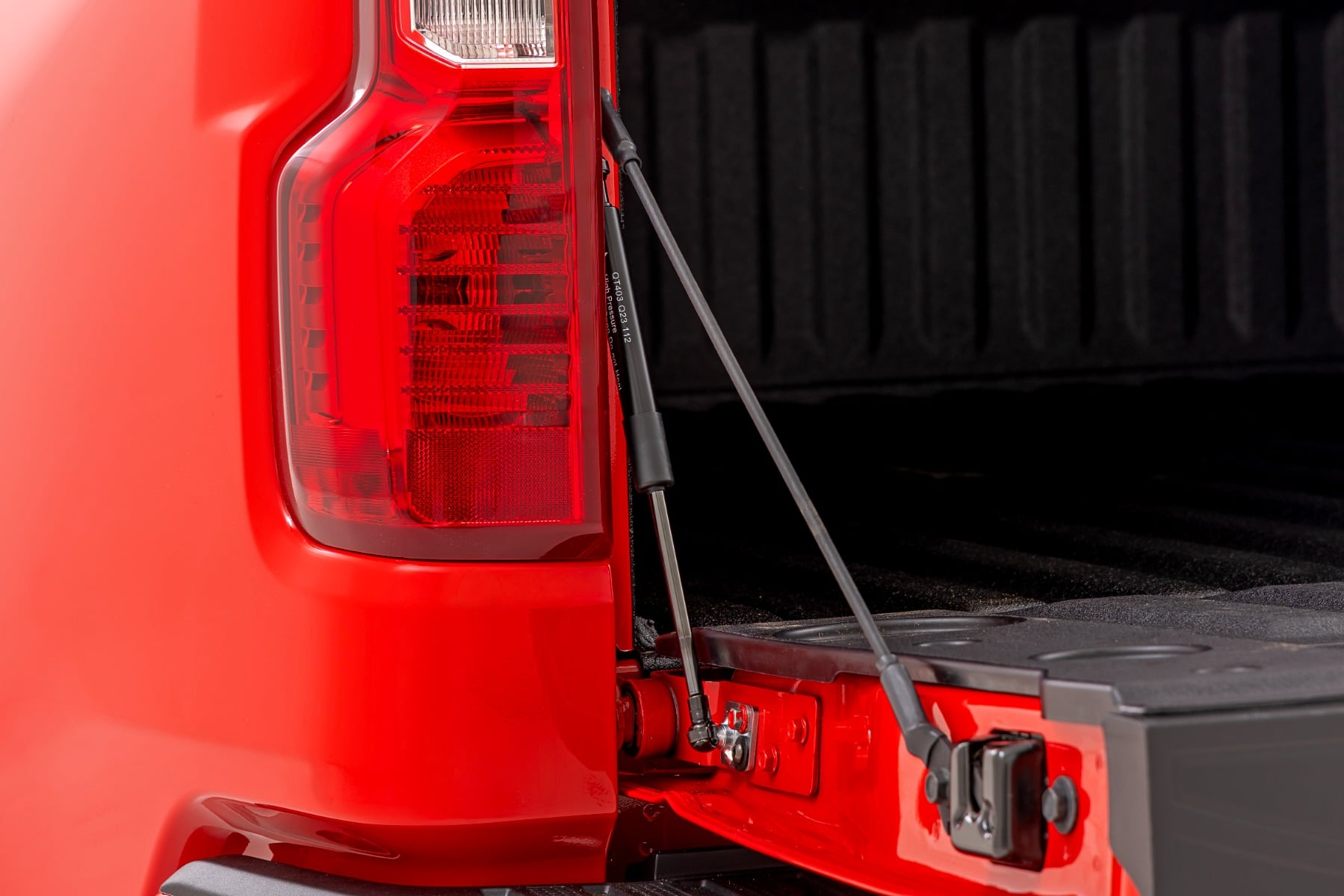 Tailgate Assist | Chevy Silverado & GMC Sierra 1500 2WD/4WD (2019-2026) — view 3