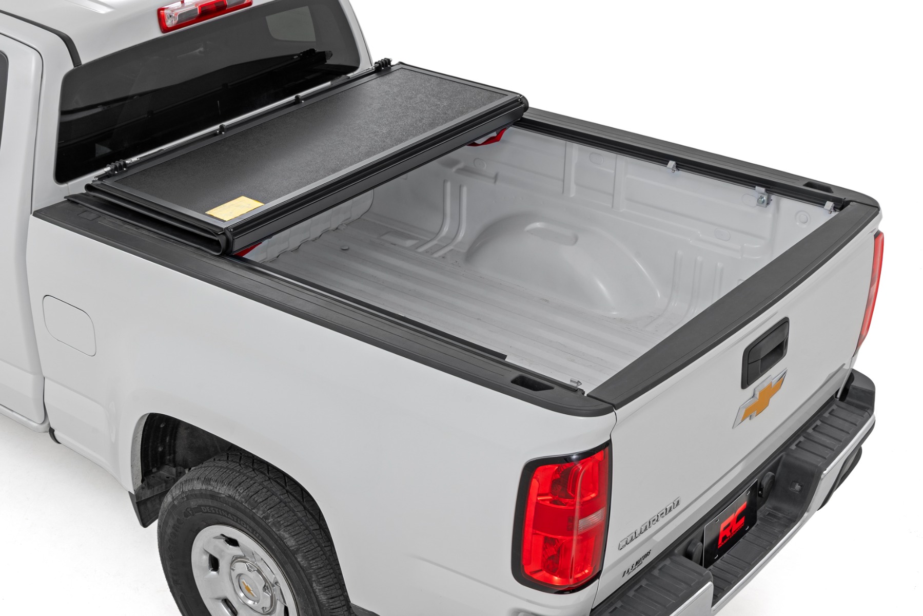 Hard Low Profile Bed Cover | 6' Bed | Chevy/GMC Canyon/Colorado (15-26) — view 2