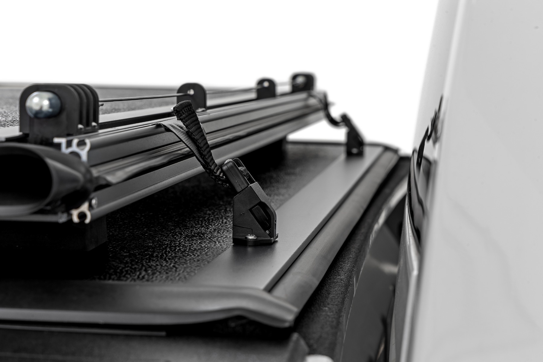 Hard Low Profile Bed Cover | 6'4" Bed | Ram 1500/2500/3500 2WD/4WD (10-25 & Classic) — view 5