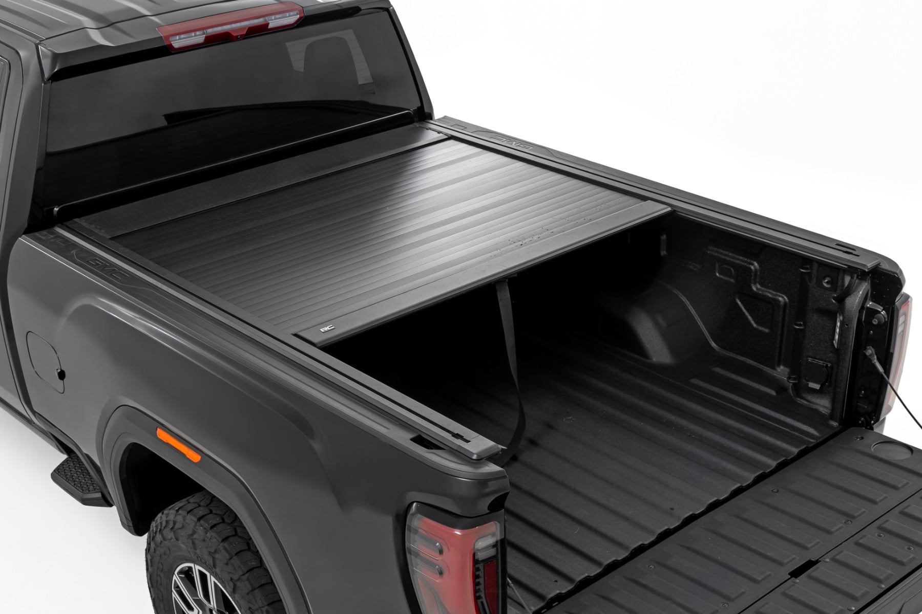 Manual Retractable Bed Cover | 6'9" Bed | Chevy/GMC 2500HD/3500HD (20-26) view 2