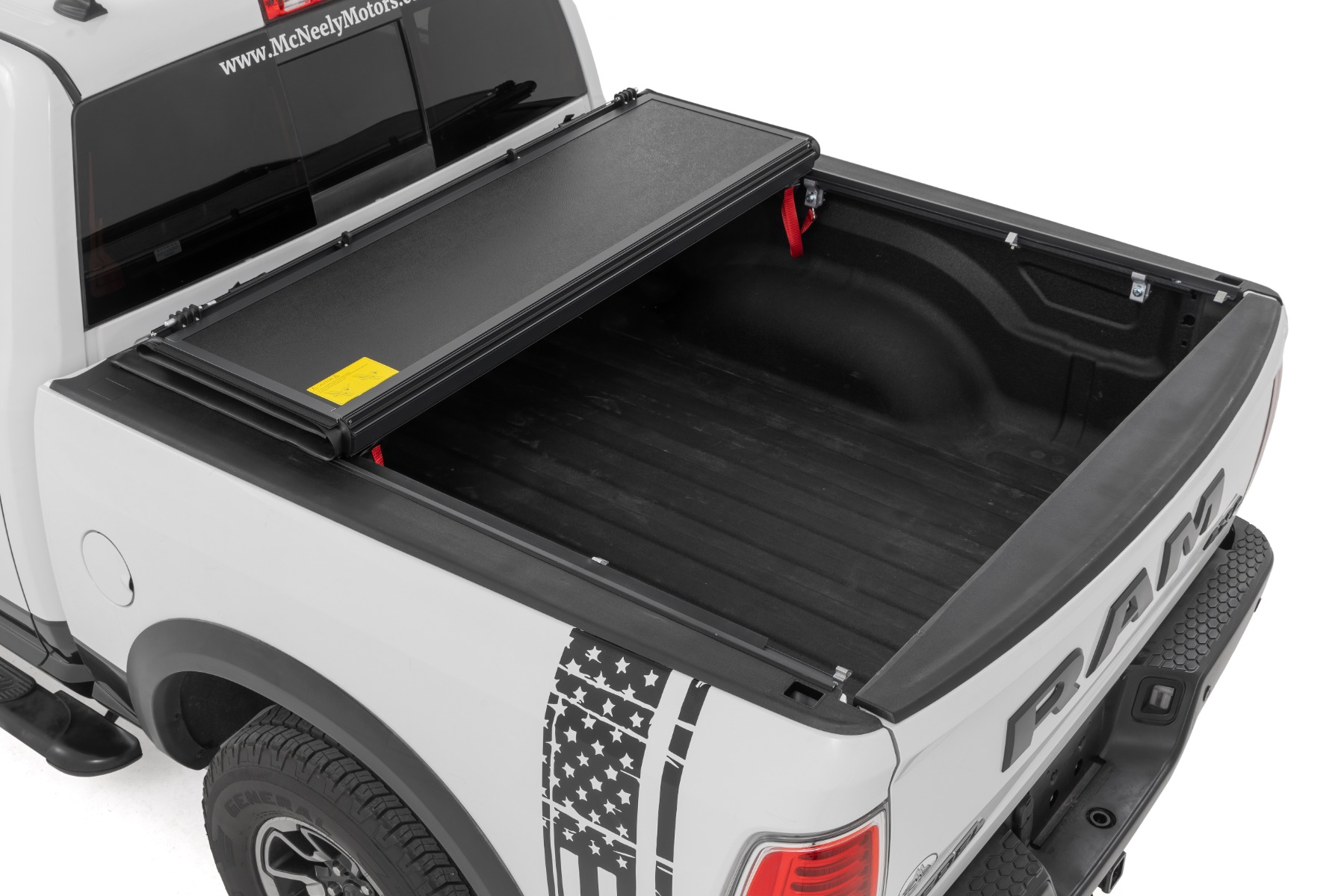 Hard Low Profile Bed Cover | 5'7" Bed | No Rambox | Ram 1500 2WD/4WD (2009-2018 & Classic) — view 2
