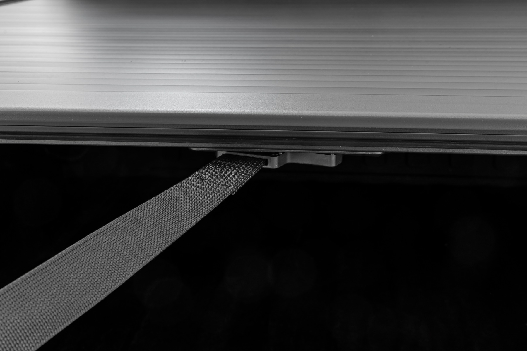 Manual Retractable Bed Cover | 5'7" Bed | Ram 1500 (19-26)/1500 TRX (21-24) — view 6