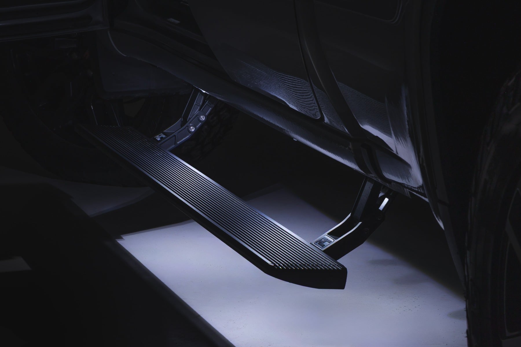 Power Running Boards | Double Cab | Chevy/GMC 1500/2500HD/3500HD (19-26) view 3
