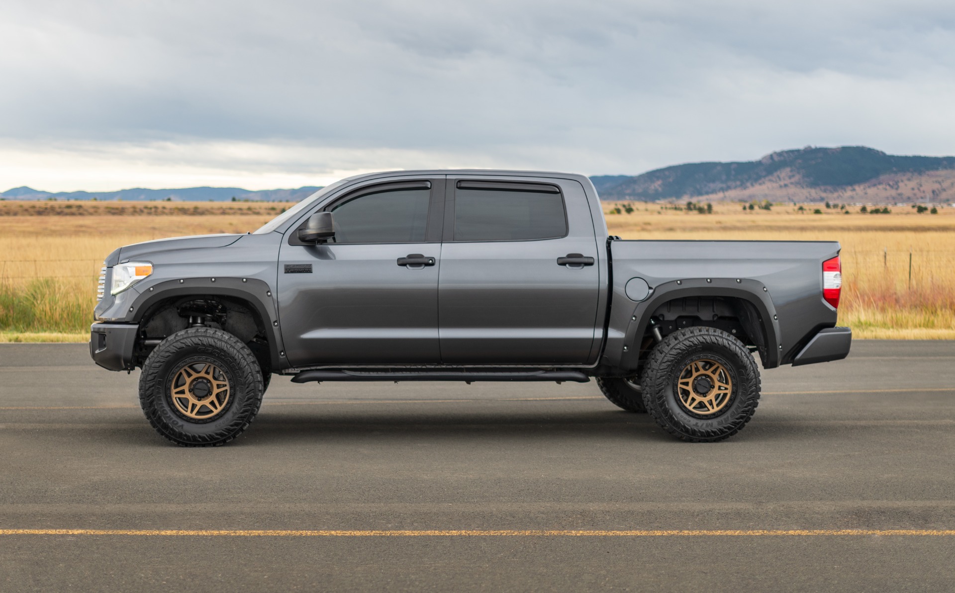 Pocket Fender Flares | 1D6 Silver Sky Metallic | Toyota Tundra 2WD/4WD (14-21) view 3