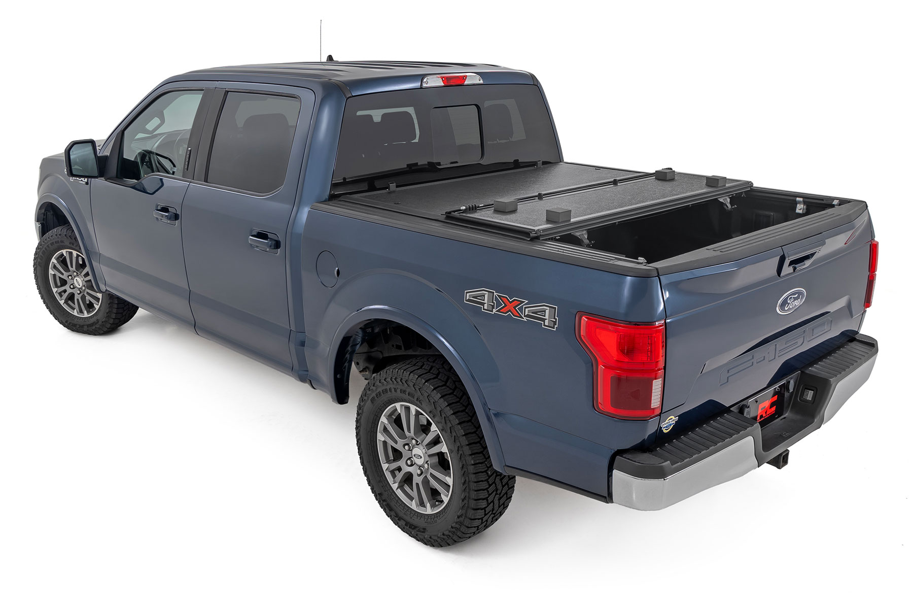 Hard Low Profile Bed Cover | 5'7" Bed | Ford F-150 (21-26)/F-150 Lightning (22-26) — view 4