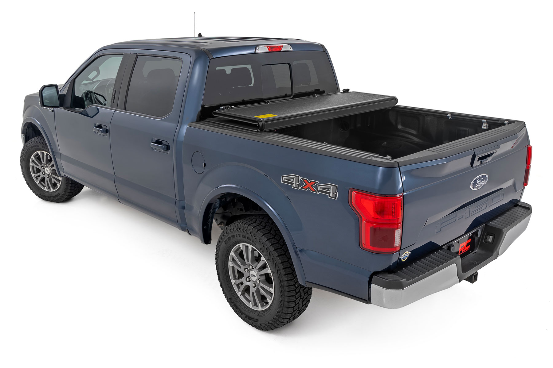 Hard Low Profile Bed Cover | 5'7" Bed | Ford F-150 (21-26)/F-150 Lightning (22-26) — view 3