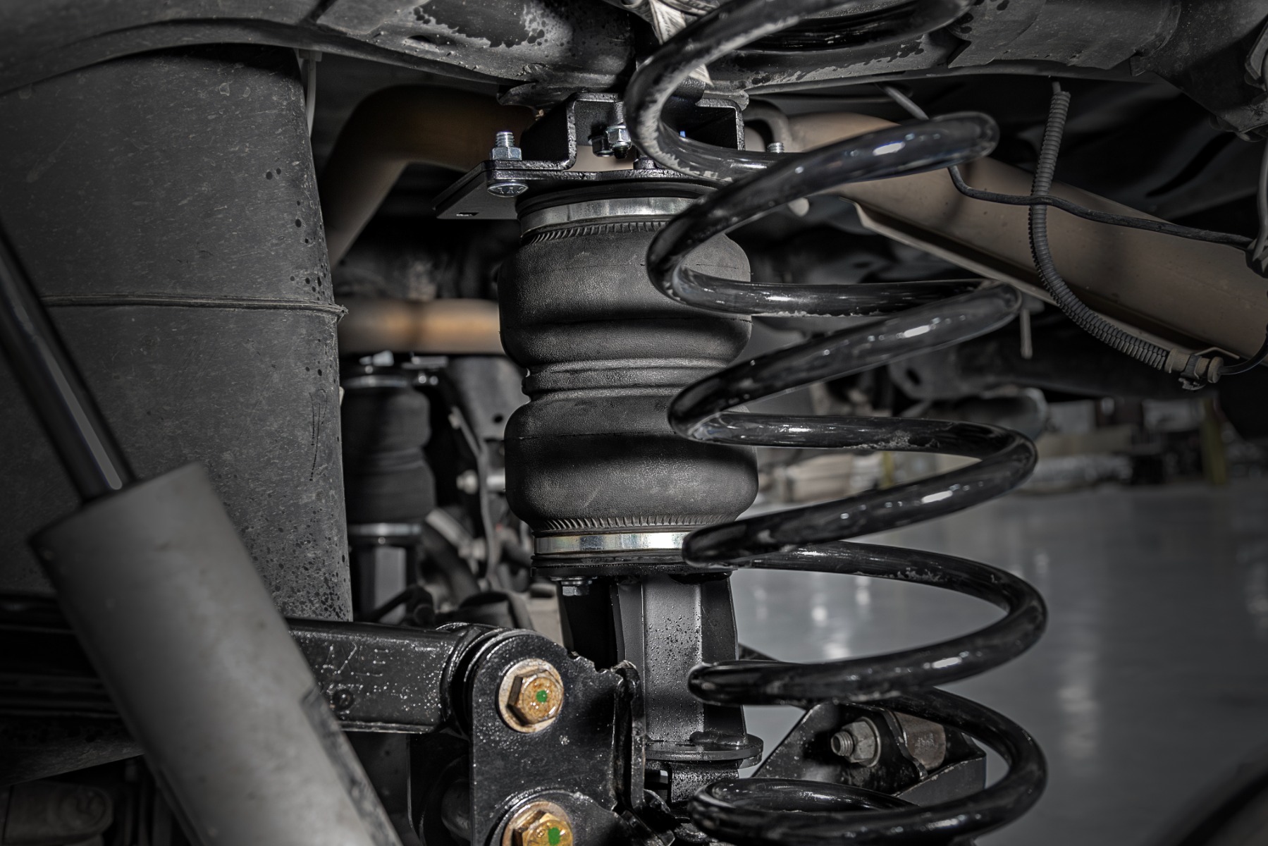 Air Spring Kit w/compressor | Ram 1500 2WD/4WD (2009-2018 & Classic) view 6