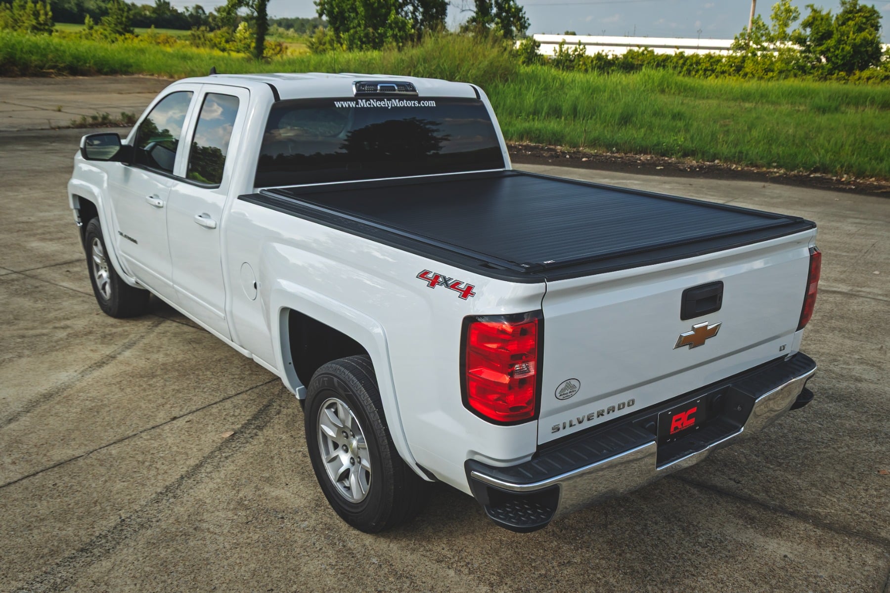 Powered Bed Cover | 6'7" Bed | Chevy/GMC 1500/2500HD/3500HD (14-19 & Classic) — view 6