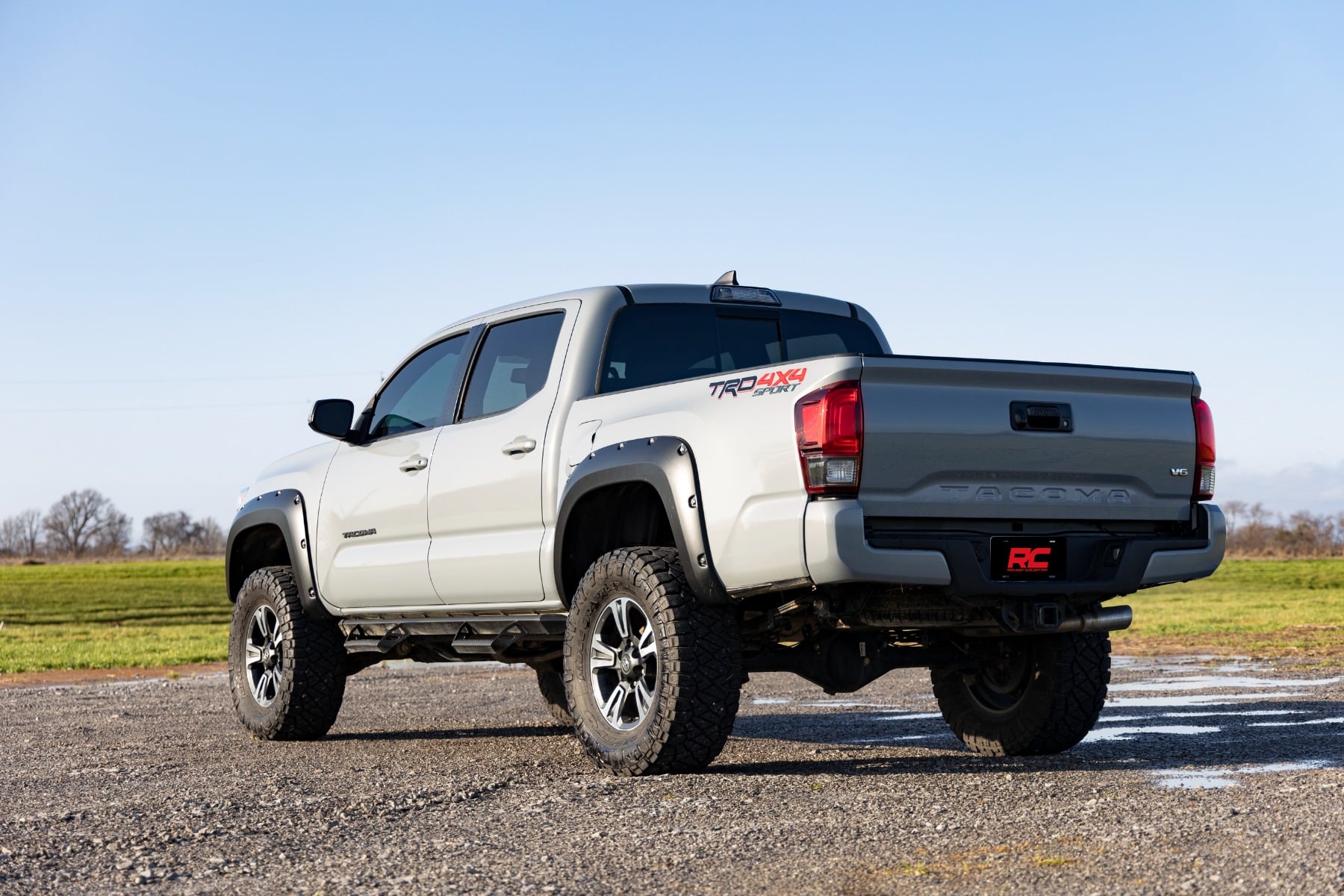 Pocket Fender Flares | 040 Super White | Toyota Tacoma 2WD/4WD (2016-2023) — view 4