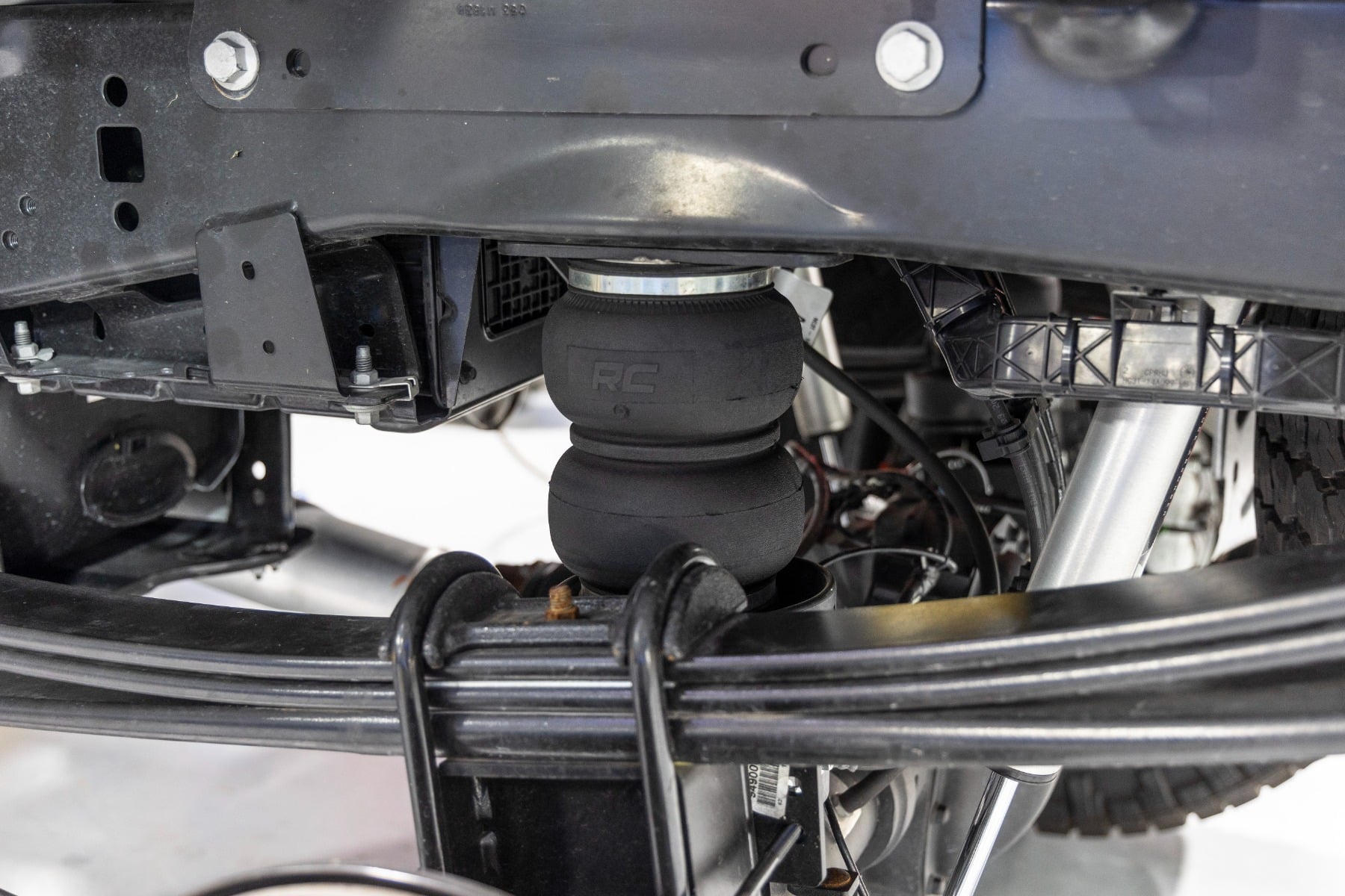 Air Spring Kit | Ford F-250/F-350 Super Duty 4WD (2017-2026) — view 5