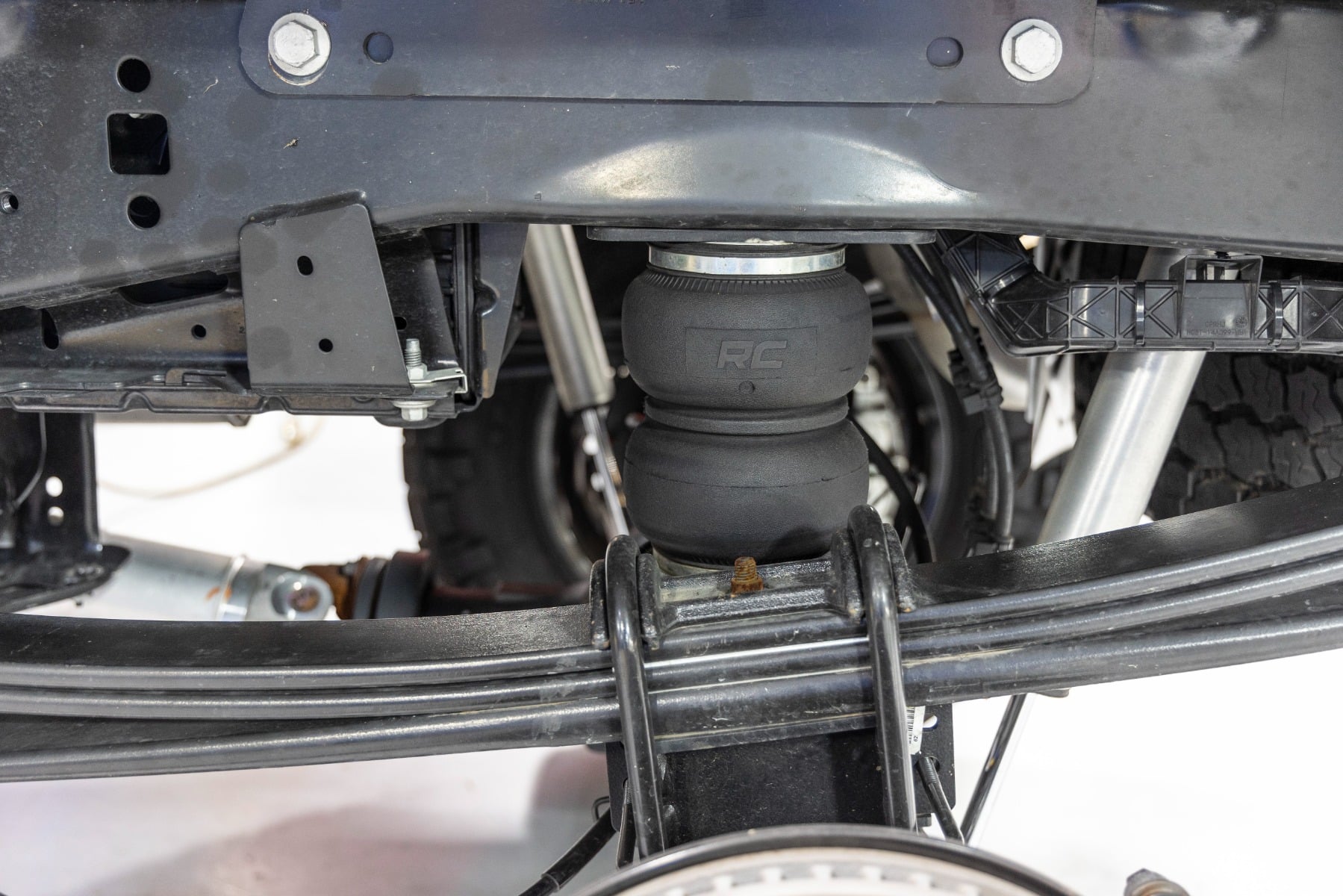 Air Spring Kit | 3-6" Lifts | Ford F-250/F-350 Super Duty 4WD (2017-2022) — view 6