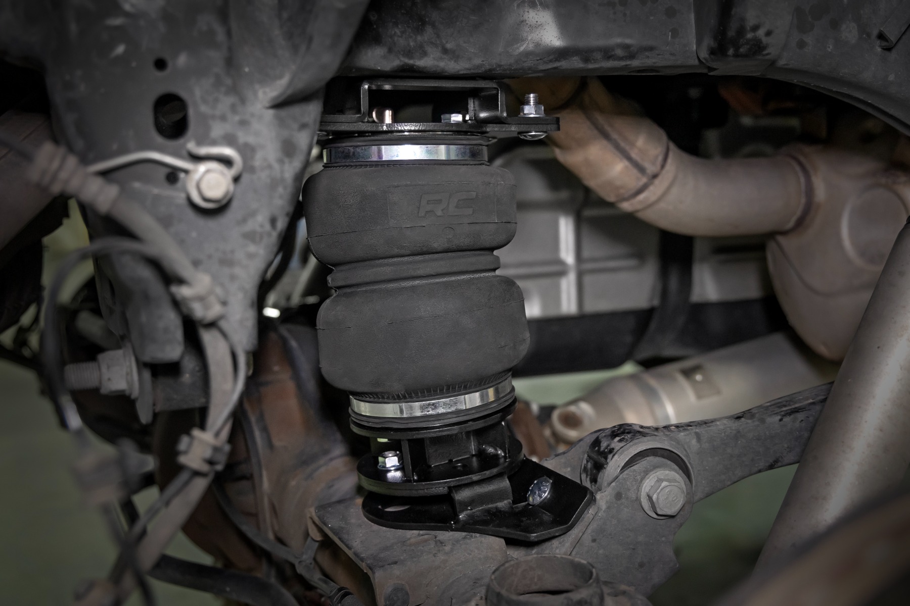 Air Spring Kit w/compressor | Wireless Controller | Ram 1500 4WD (2019-2026) — view 4