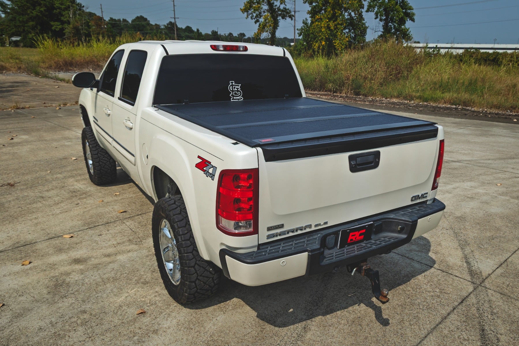 Hard Low Profile Bed Cover | 5'9" Bed | No Rail Caps | Chevy/GMC 1500 (07-13) — view 6