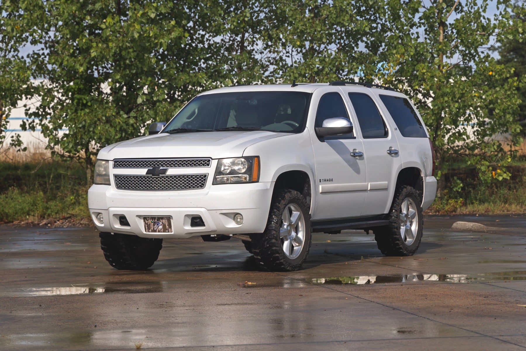 3.5 Inch Lift Kit | N3 Struts | Forged UCAs RED | Chevy/GMC SUV 1500 (07-20) — view 2