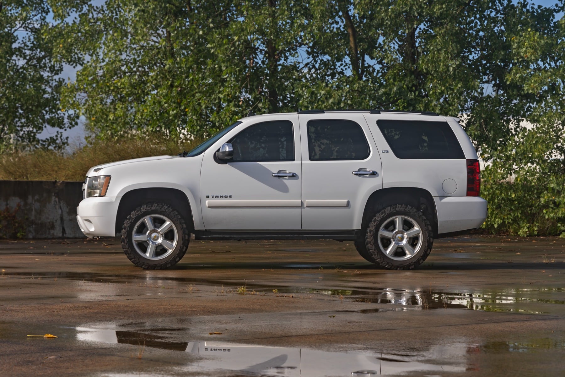 3.5 Inch Lift Kit | N3 Struts | Forged UCAs RED | Chevy/GMC SUV 1500 (07-20) — view 3