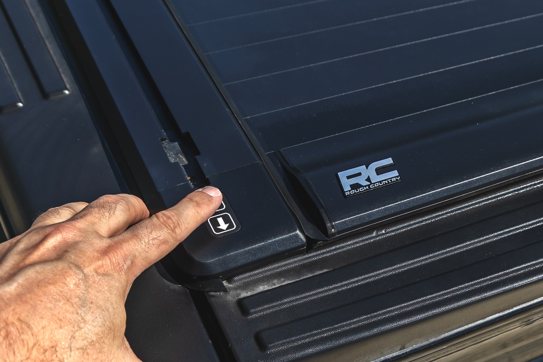 Powered Retractable Bed Cover | 5'7" Bed | Ford F-150 2WD/4WD (2009-2014) — view 5