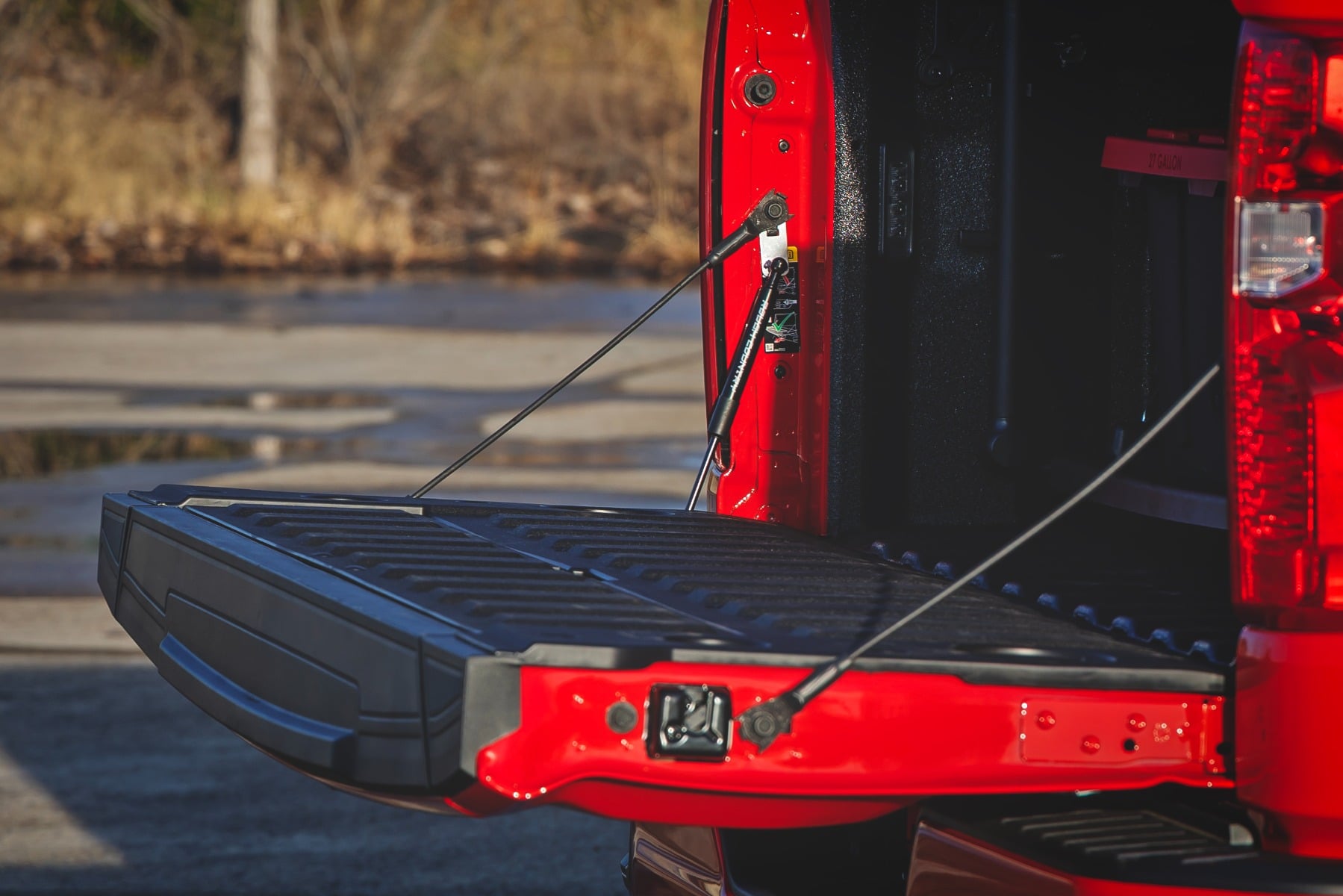 Tailgate Assist | Chevy Silverado & GMC Sierra 1500 2WD/4WD (2019-2026) — view 5