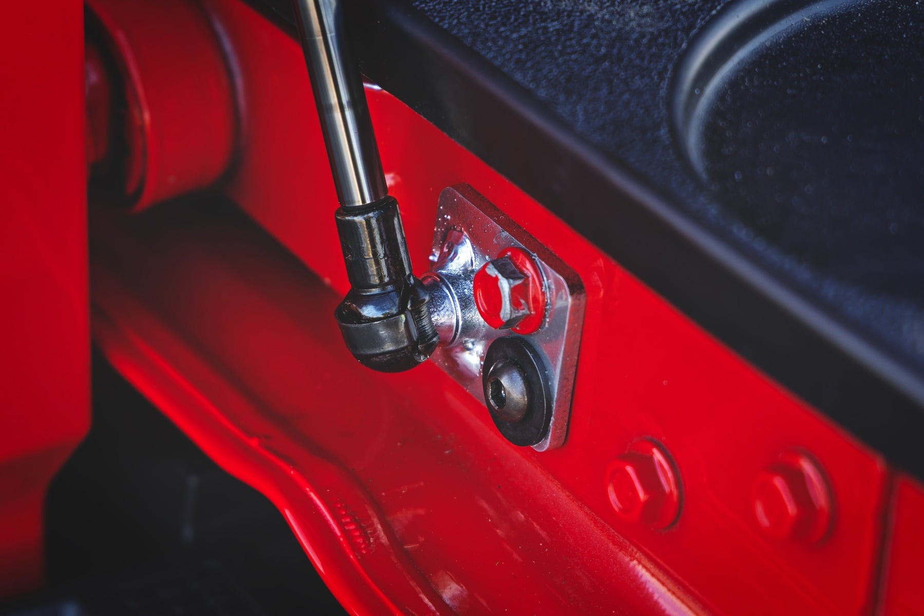 Tailgate Assist | Chevy Silverado & GMC Sierra 1500 2WD/4WD (2019-2026) — view 4
