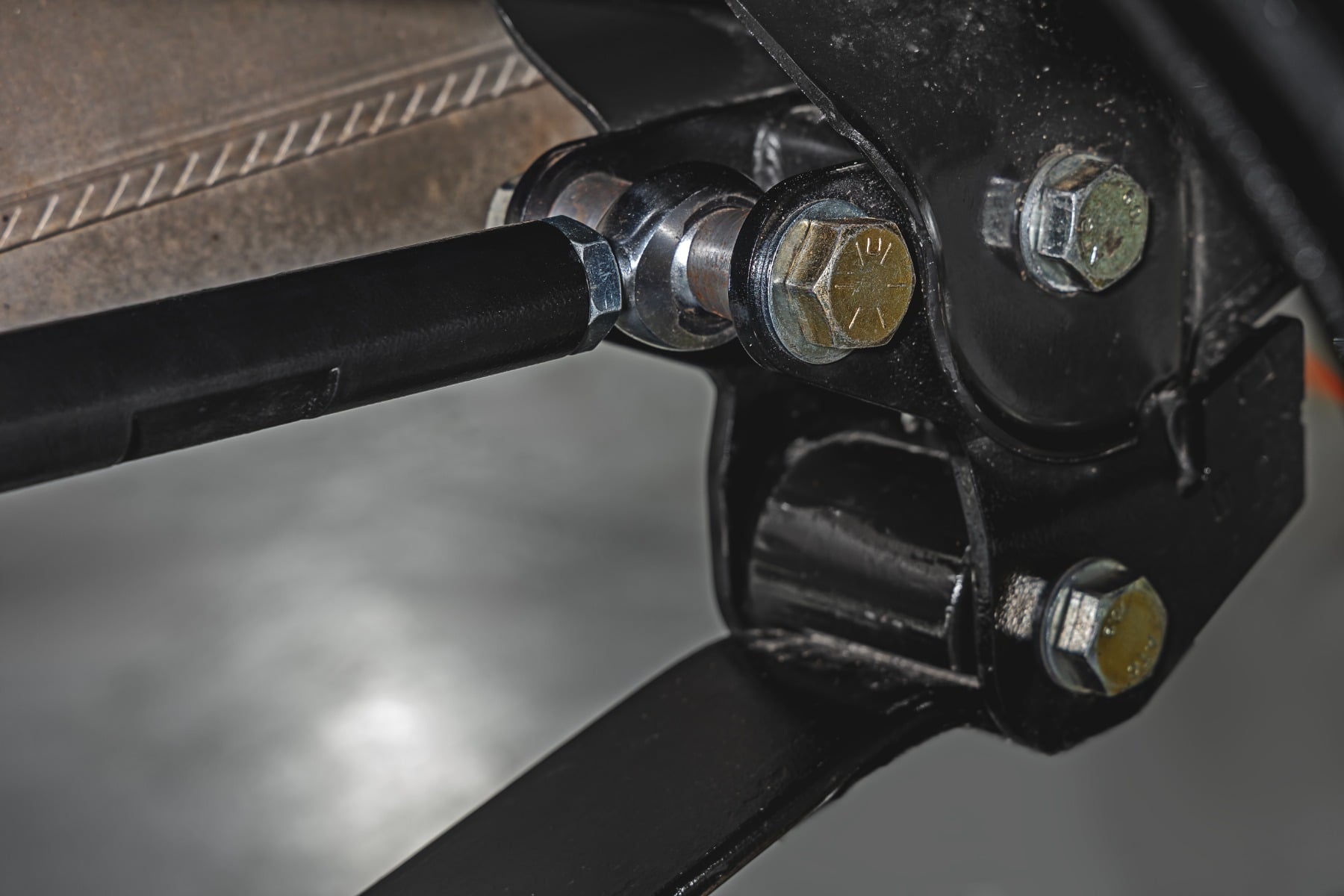Traction Bar Kit | 2-5 Inch Lowering Kit | Ford F-150 (2015-2026) — view 4