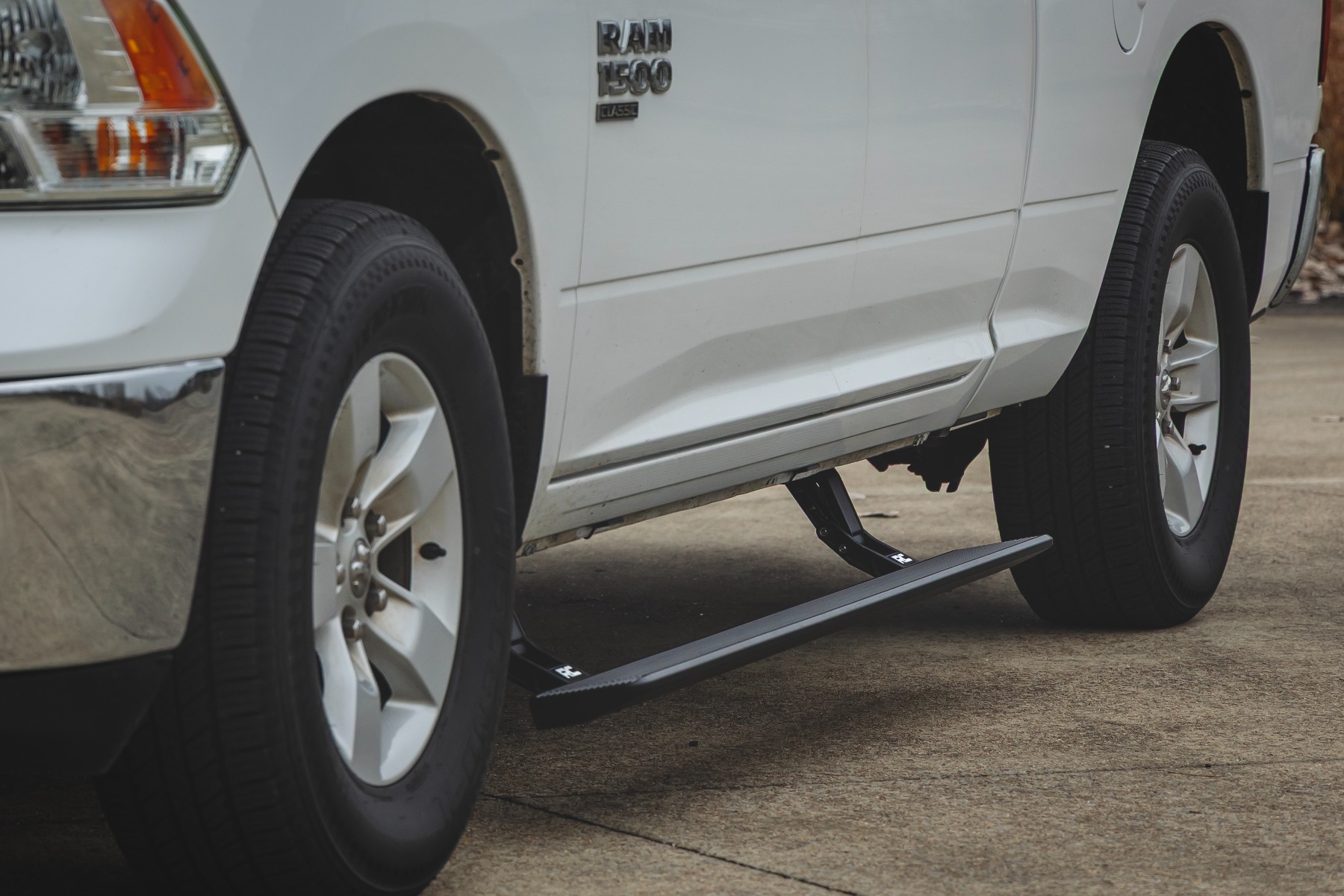 Power Running Boards | HT-Series | Quad Cab | Ram 1500 2WD/4WD (2009-2018 & Classic) — view 6