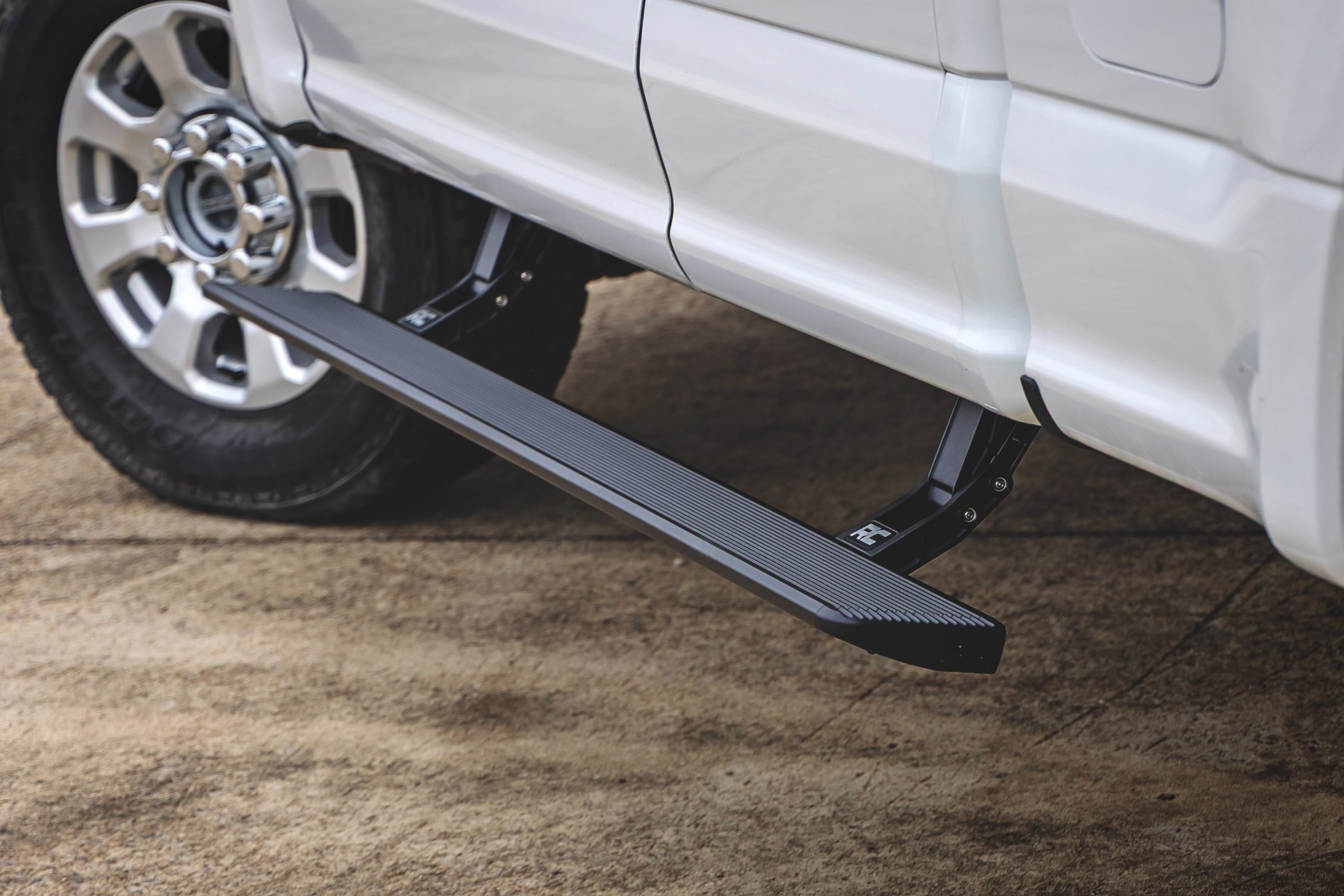 Power Running Boards | HT-Series | Super Cab | Ford F-150/Lightning/F-250/F-350/Raptor (15-26) — view 6