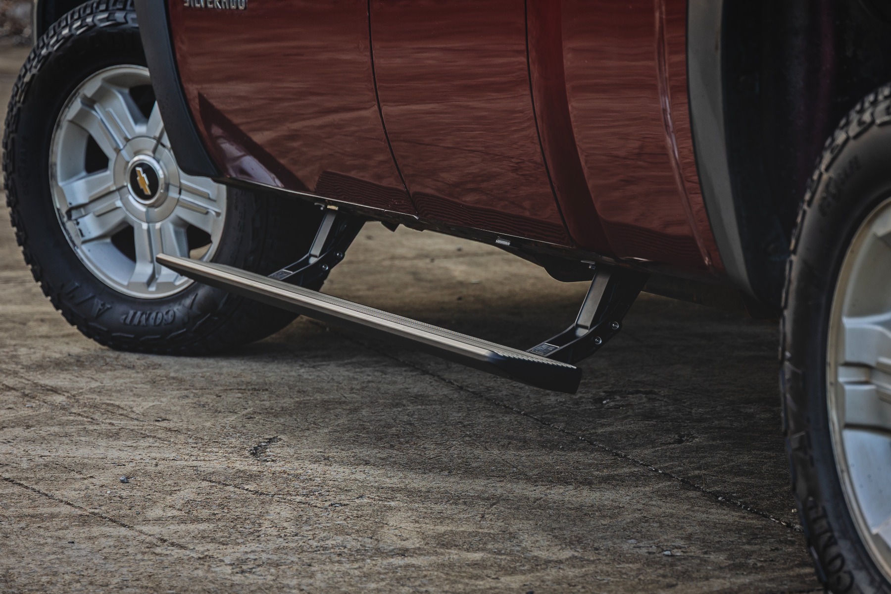 Power Running Boards | HT-Series | Double Cab | Chevy/GMC 1500/2500HD/3500HD (14-18) — view 5