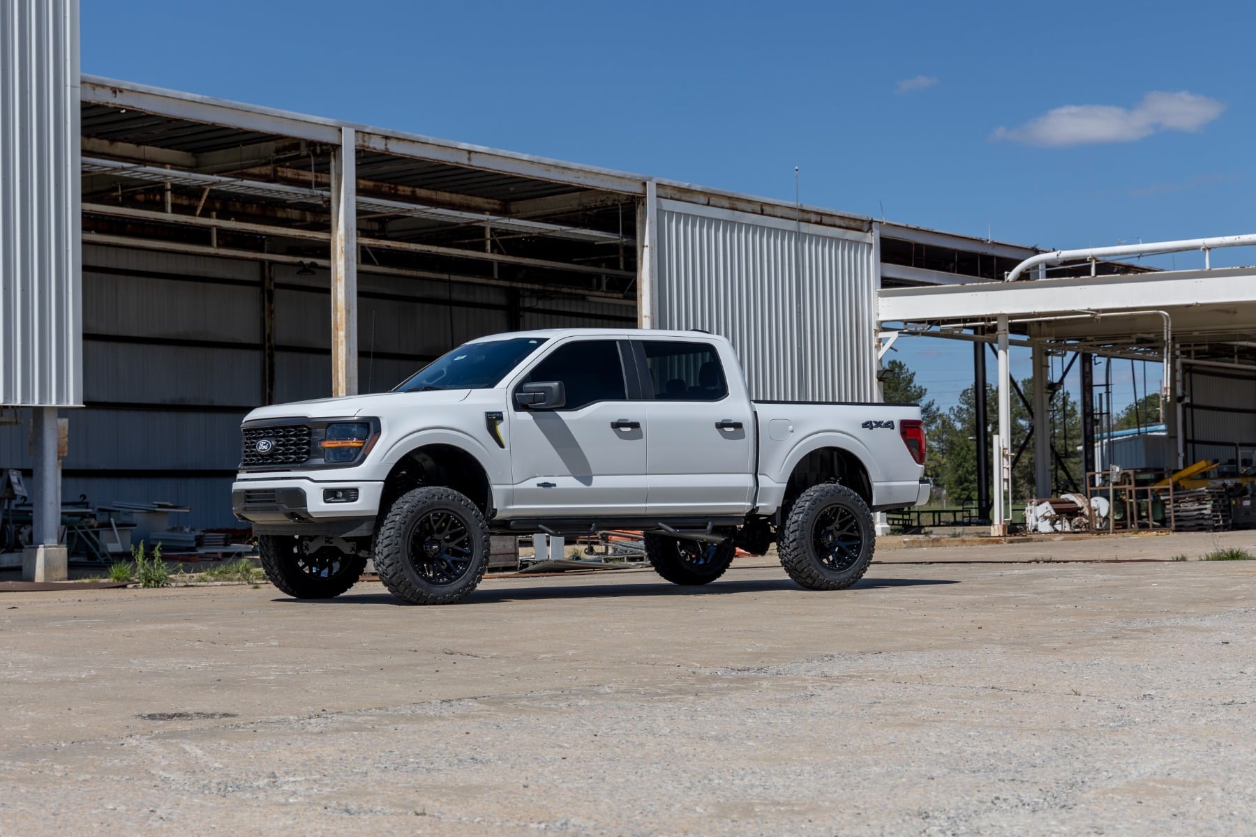 Rough Country 6 Inch Lift Kit | M1 Struts/M1 | Ford F-150 4WD (2021-2026) view 3