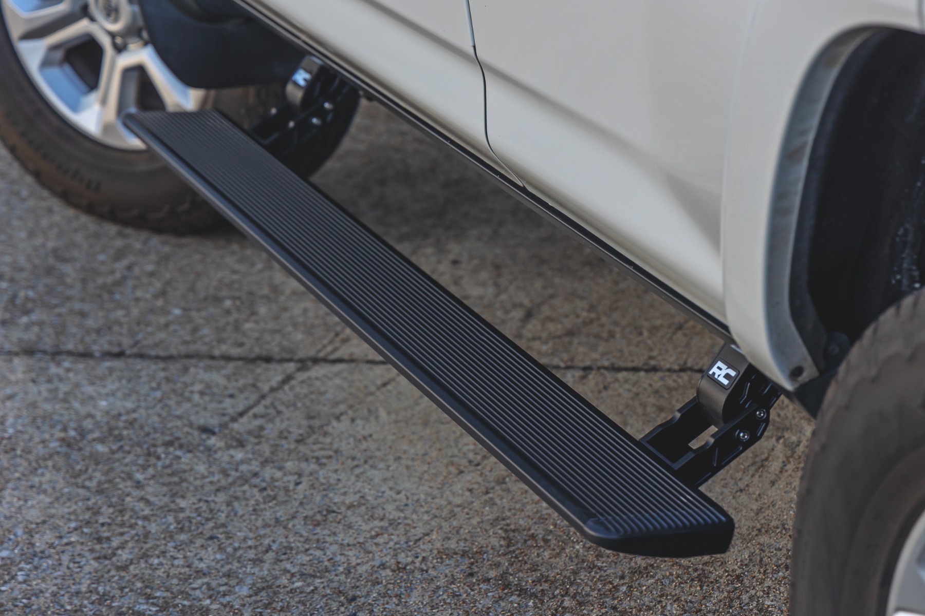 Power Running Boards | Toyota 4Runner 2WD/4WD (2010-2024) — view 6
