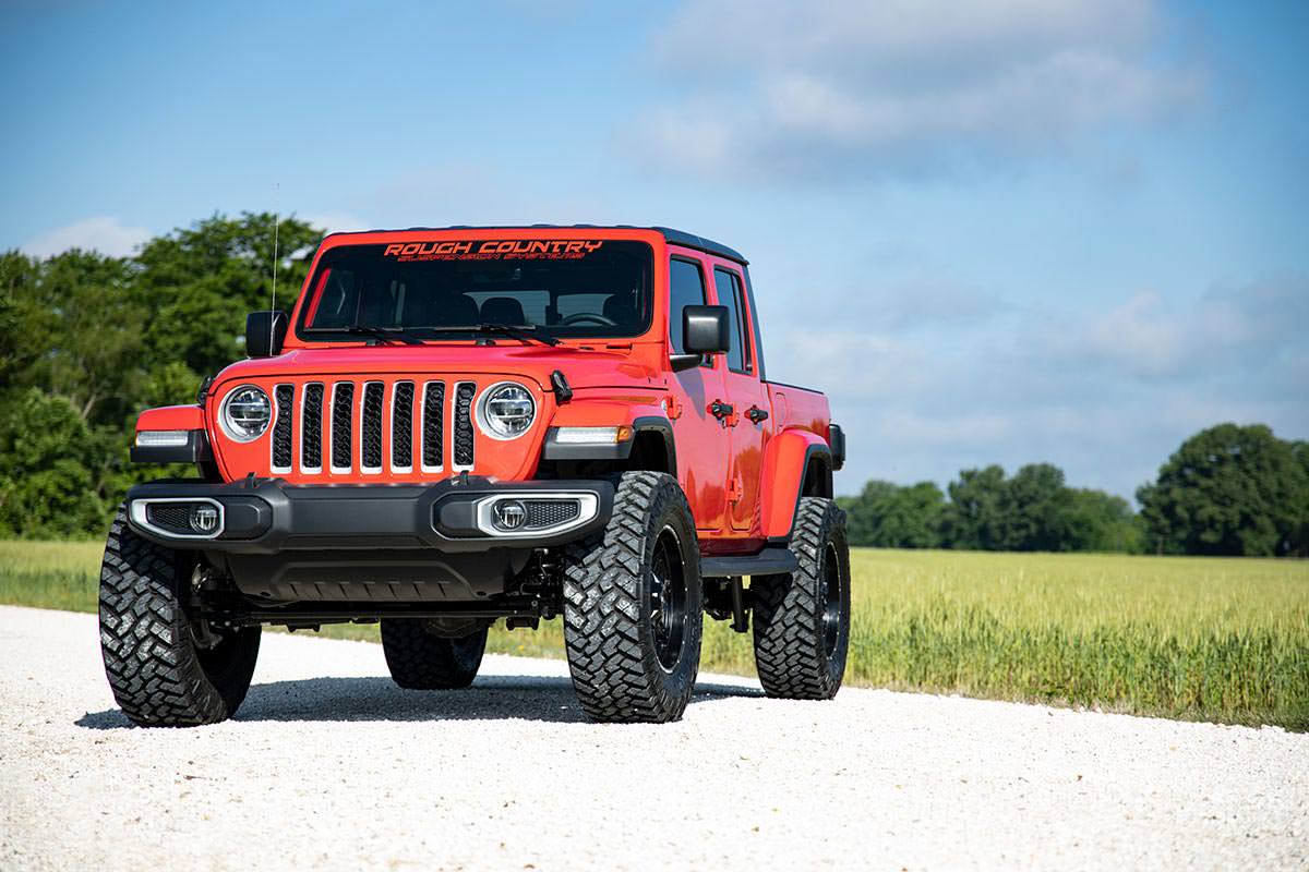 Rough Country 3.5 Inch Lift Kit | Springs | V2 | Jeep Gladiator JT 4WD (2024-2026) view 3