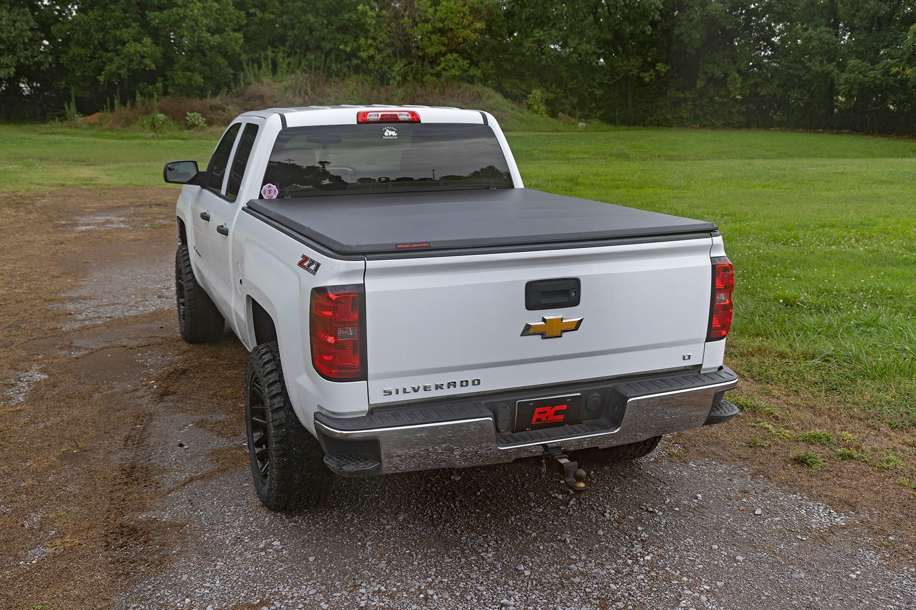Soft Tri-Fold Bed Cover | 6'7" Bed | Chevy/GMC 1500/2500HD/3500HD (14-19 & Classic) — view 6