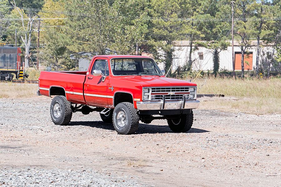 4 Inch Lift Kit | 56 Inch Rear Springs | Chevy/GMC 3/4-Ton Suburban/C25/K25 Truck (73-76) — view 2