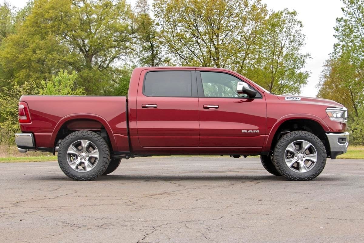 Rough Country 3.5 Inch Lift Kit | M1 Struts/M1 | Ram 1500 2WD/4WD (2019-2026) view 3