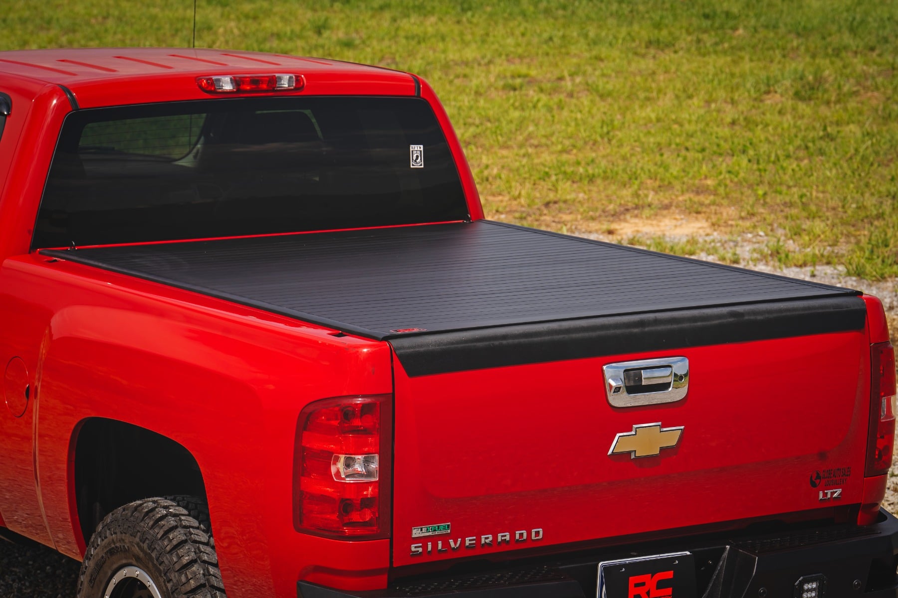 Hard Roll Up Bed Cover | 6'7" Bed | Chevy/GMC Sierra/Silverado 1500 (07-13) — view 5
