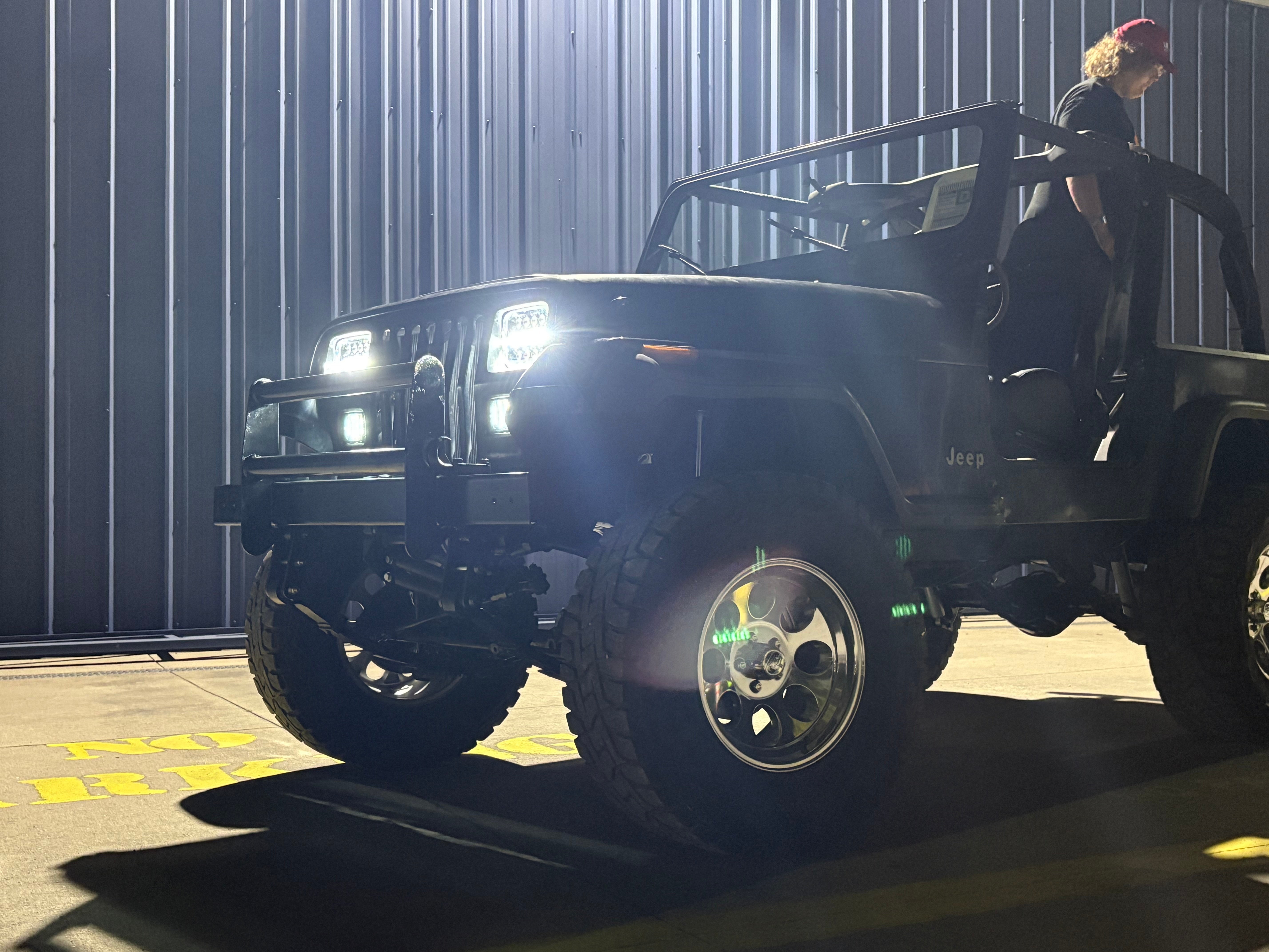 アシェット Jeep RedRock Jeep Wrangler Hood Struts J138791 (11-18 Jeep